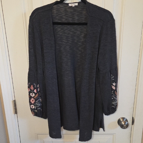 Embroidered Balloon Sleeve Open-front Gray Cardigan Sweater - Picture 3 of 6
